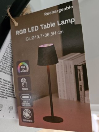 Lámpara de mesa LED con batería. Nueva