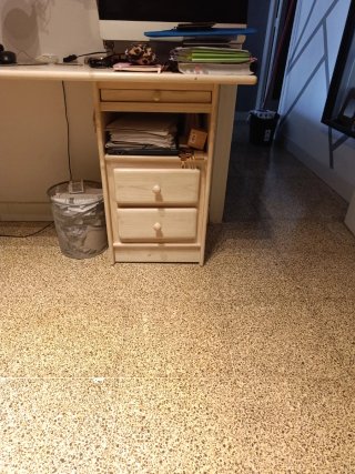 Escritorio con cajonera, estantería y armario