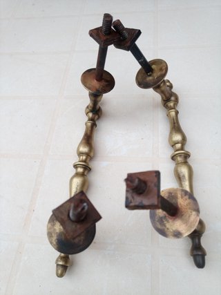 Tiradores de puerta.