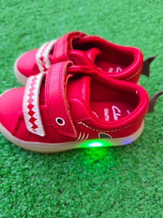 Zapatillas Clarks Flarescale Lo T con luces