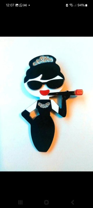 Broche Audrey Hepburn Desayuno con diamantes