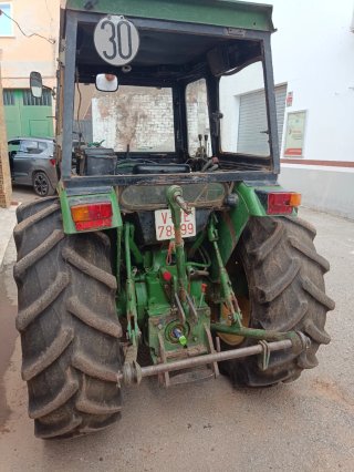Tractor John Deere 1950F con pala T80 serie 200