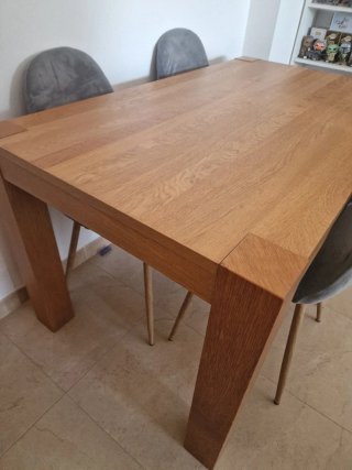 Mesa de comedor y 4 sillas