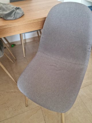 Mesa de comedor y 4 sillas