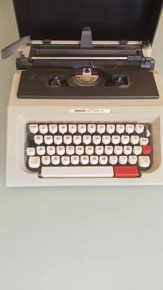 Máquina de escribir Olivetti Lettera 42