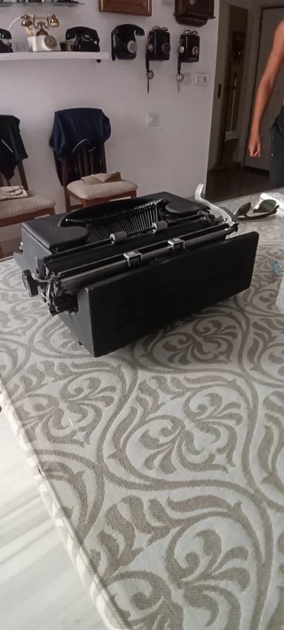 Máquina de Escribir Hispano Olivetti Studio 46