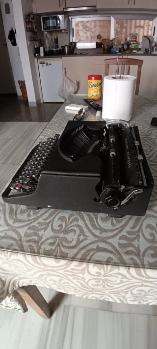 Máquina de Escribir Hispano Olivetti Studio 46