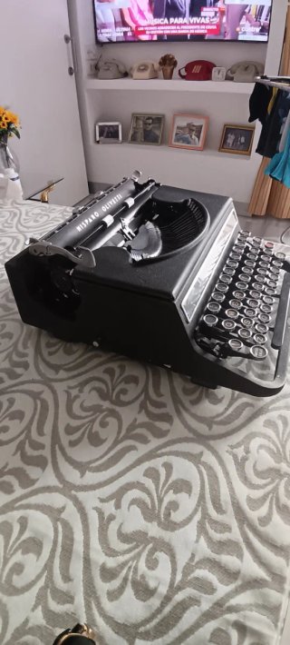 Máquina de Escribir Hispano Olivetti Studio 46
