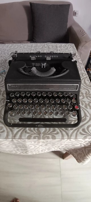 Máquina de Escribir Hispano Olivetti Studio 46