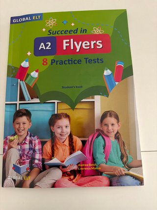 libro de exámenes A2 Flyers. 8 tests. Sin escribir