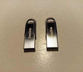 2 Pezzi SanDisk Ultra Flair Chiavetta USB 3.0 32GB