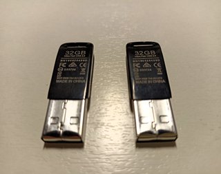 2 Pezzi SanDisk Ultra Flair Chiavetta USB 3.0 32GB