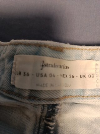 Pantalones cortos vaqueros rotos