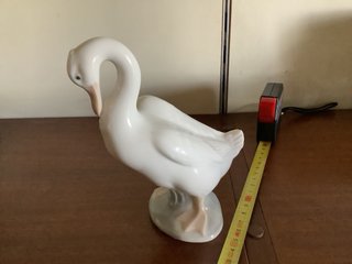 Figura de cisne de porcelana NAO