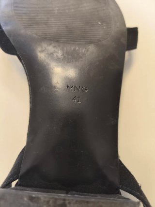 Sandalias ante negro Mango con tacón bajo