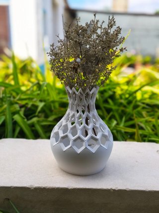 Jarrón Geométrico Calado Blanco - Diseño Panal