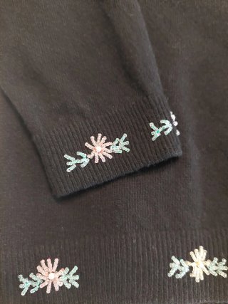 Chaqueta cárdigan negra bordada con pedrería