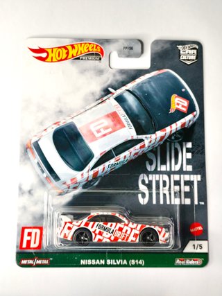 Hot Wheels Premium Nissan Silvia (S14) Formula Dri