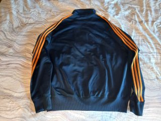 Chaqueta Adidas azul y naranja