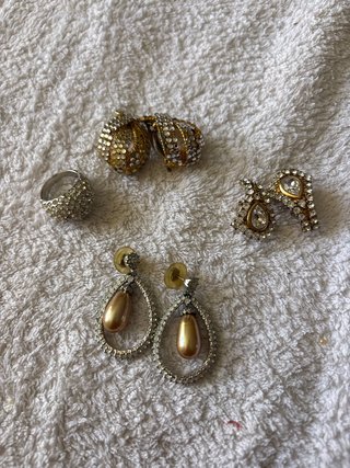 Conjunto de Joyas: Anillo, Pendientes y Broche