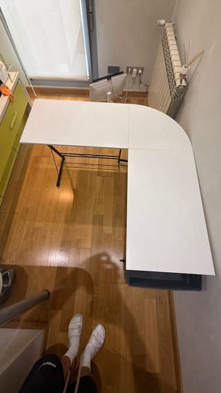 Mesa de esquina blanca y negra