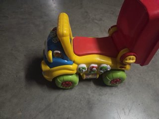 Correpasillos Camión Rojo y Amarillo