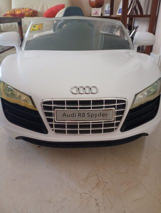 Coche eléctrico Audi R8 Spyder para niños