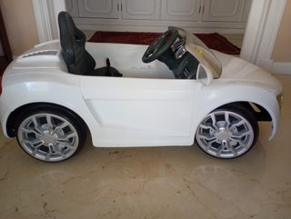 Coche eléctrico Audi R8 Spyder para niños