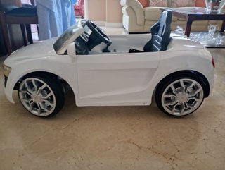 Coche eléctrico Audi R8 Spyder para niños