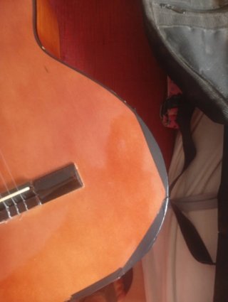 Guitarra Española Valenciana con fnda, flta cuerda