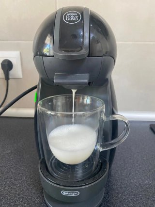 Cafetera Dolce Gusto DeLonghi Negra