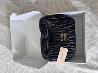 Bolso Miu Miu Negro Cuero Con correa larga y corta