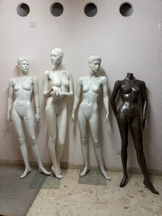 9 Maniquíes Mujer Beige