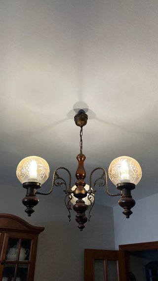 Lámpara de techo de madera y cristal