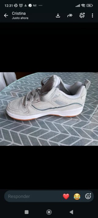 Zapatillas Fila Gris y Blancas