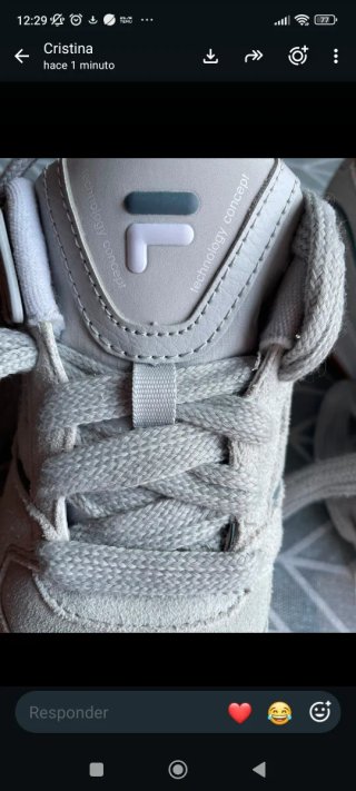 Zapatillas Fila Gris y Blancas