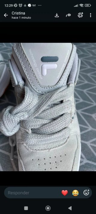 Zapatillas Fila Gris y Blancas