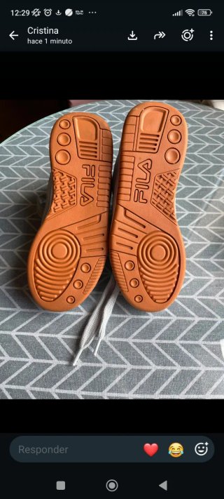 Zapatillas Fila Gris y Blancas