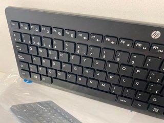 Poly (Plantronics) 5220 + Keyboard y Mouse HP 235.