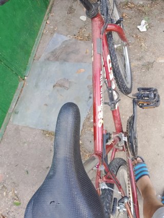 Bicicleta de montaña roja