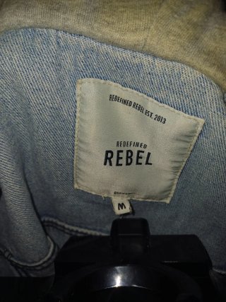 Chaqueta vaquera REDEFINED REBEL con capucha