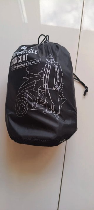 Chubasquero moto negro.