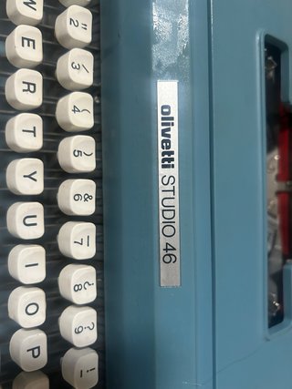 Máquina de escribir Olivetti Studio 46