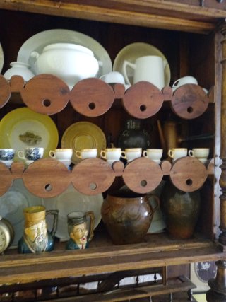 Alacena Antigua y Vajillas
