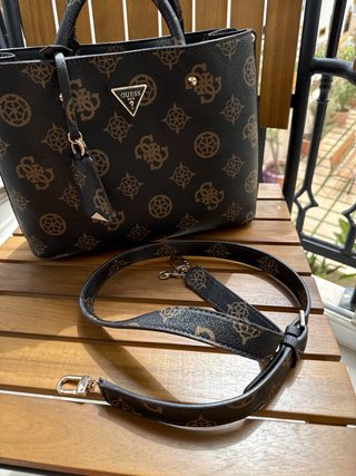Bolso Guess Negro y Marrón