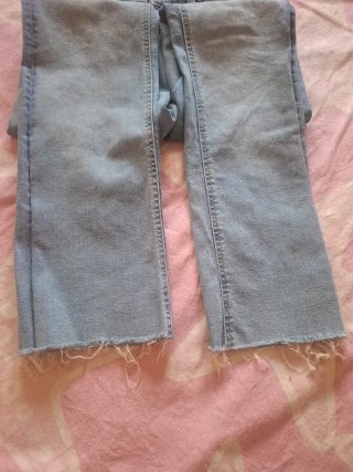 Pantalón vaquero SIENNA, desgastado.