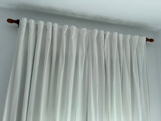 Cortinas-barra madera-Lampara-2 Mesas nido