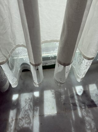 Cortinas-barra madera-Lampara-2 Mesas nido