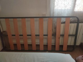Base de colchón metálica con lamas de madera