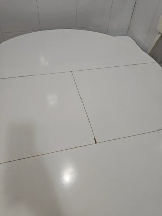 Mesa comedor extensible y 5 sillas blancas